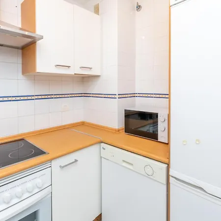 דירה Cozy Beachfront 2br With Terrace, Pool And Garage