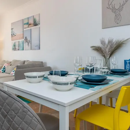 Cozy Beachfront 2br With Terrace, Pool And Garage Sitio de Calahonda