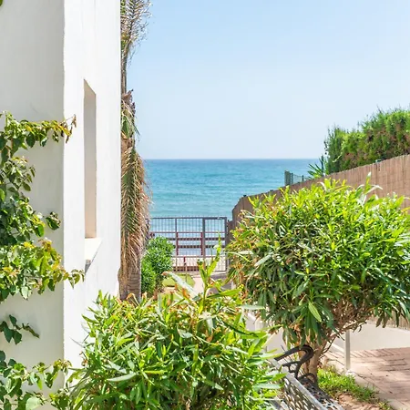 Cozy Beachfront 2br With Terrace, Pool And Garage * Sitio de Calahonda