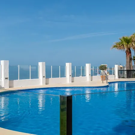 Cozy Beachfront 2br With Terrace, Pool And Garage Sitio de Calahonda