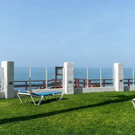 Cozy Beachfront 2br With Terrace, Pool And Garage *