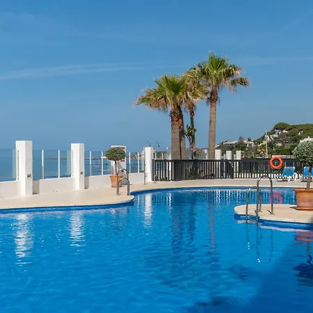 Cozy Beachfront 2br With Terrace, Pool And Garage דירה *
