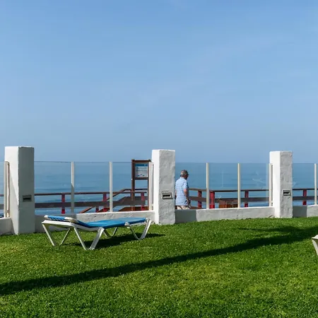 Cozy Beachfront 2br With Terrace, Pool And Garage