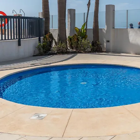 Cozy Beachfront 2br With Terrace, Pool And Garage Sitio de Calahonda