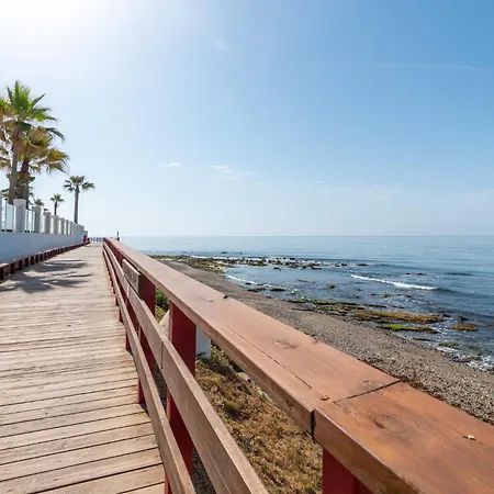 דירה Cozy Beachfront 2br With Terrace, Pool And Garage